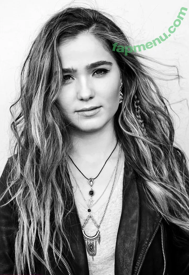 Haley Lu Richardson nude photo #0042 (haleyluhoo)
