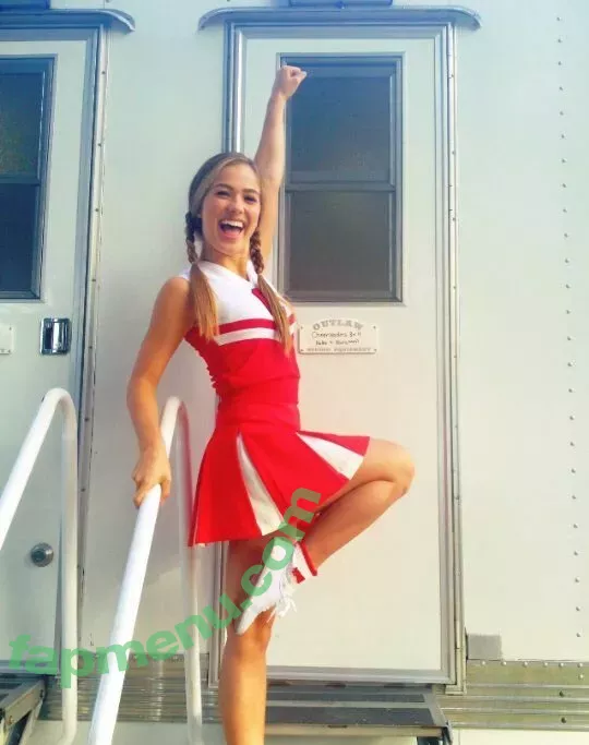 Haley Lu Richardson nude photo #0047 (haleyluhoo)