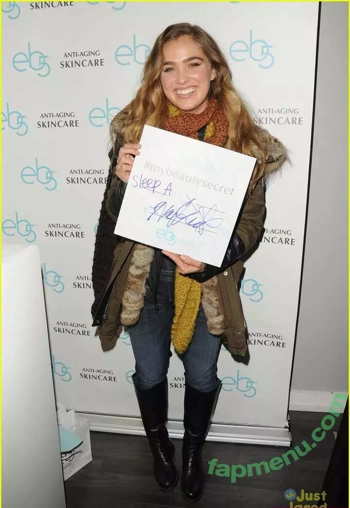 Haley Lu Richardson nude photo #0073 (haleyluhoo)