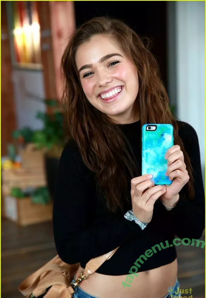 Haley Lu Richardson nude photo #0074 (haleyluhoo)