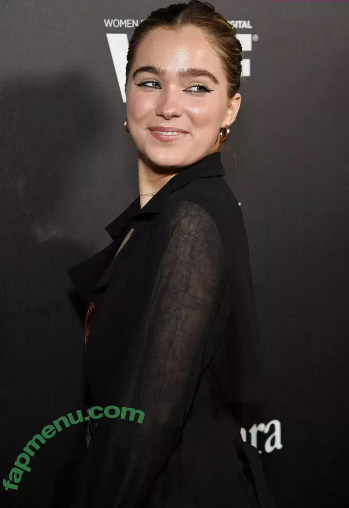 Haley Lu Richardson nude photo #0080 (haleyluhoo)