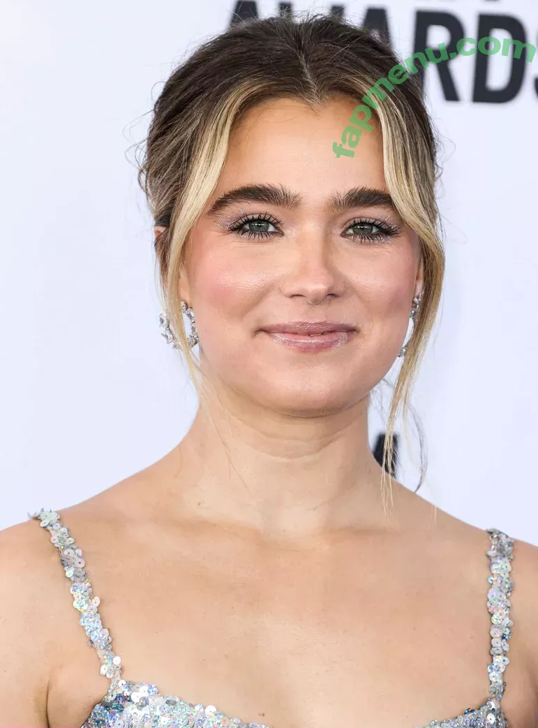Haley Lu Richardson nude photo #0129 (haleyluhoo)