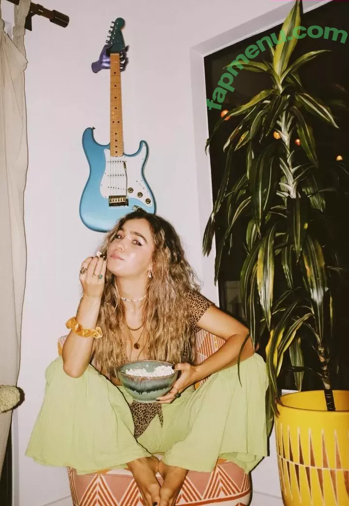 Haley Lu Richardson nude photo #0184 (haleyluhoo)