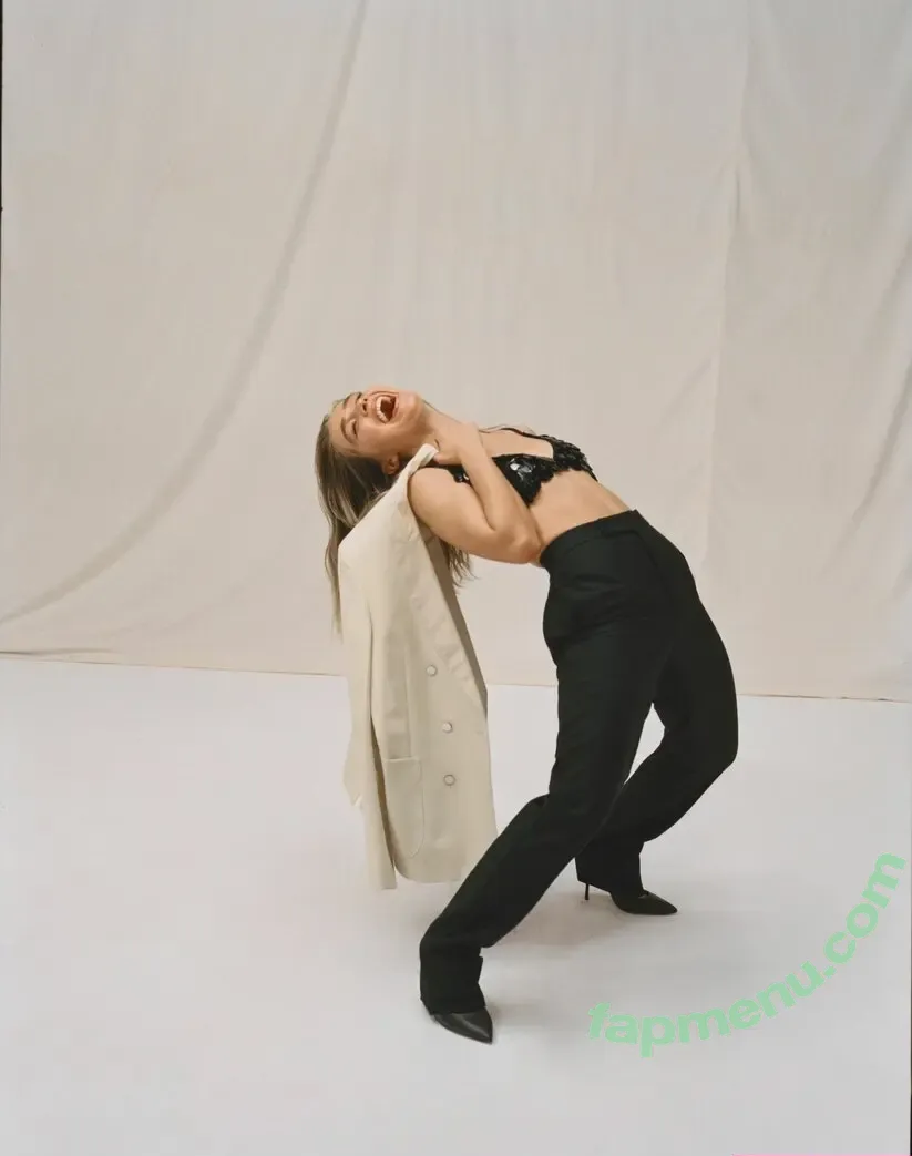 Haley Lu Richardson nude photo #0473 (haleyluhoo)