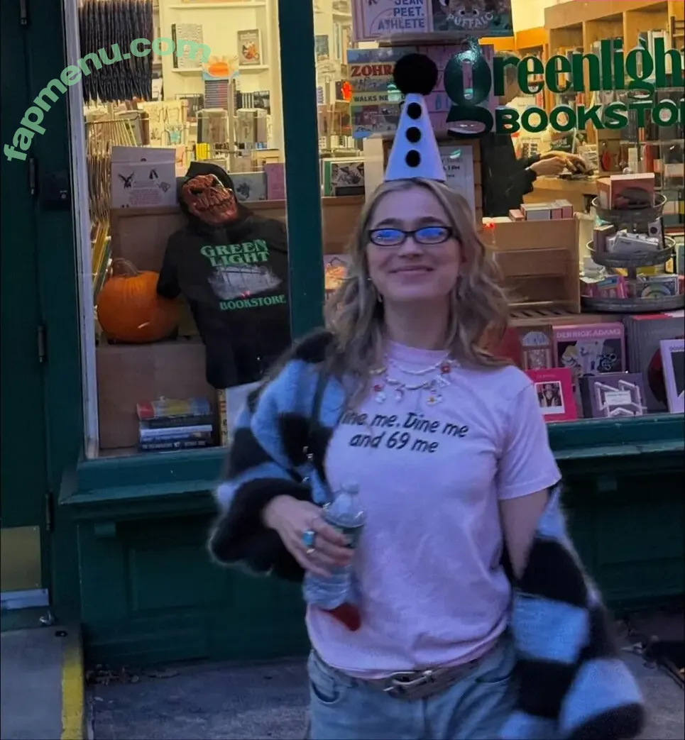 Haley Lu Richardson nude photo #0529 (haleyluhoo)