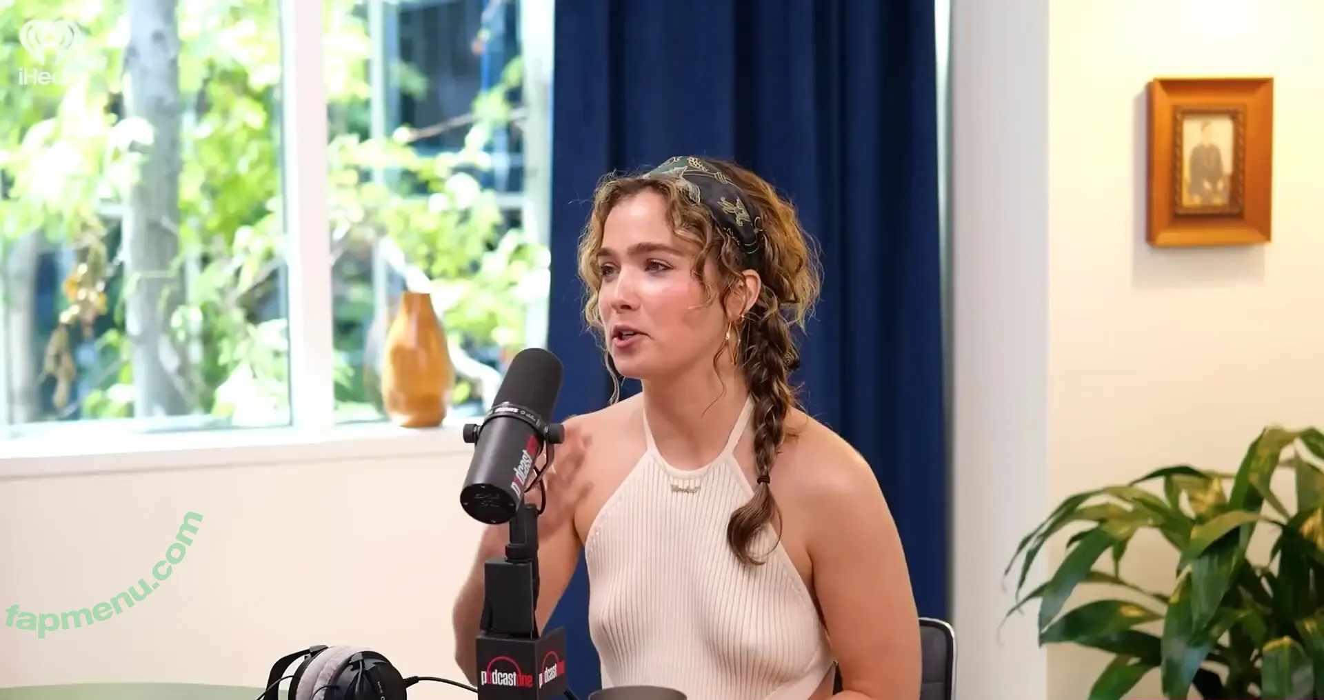 Haley Lu Richardson nude photo #0533 (haleyluhoo)