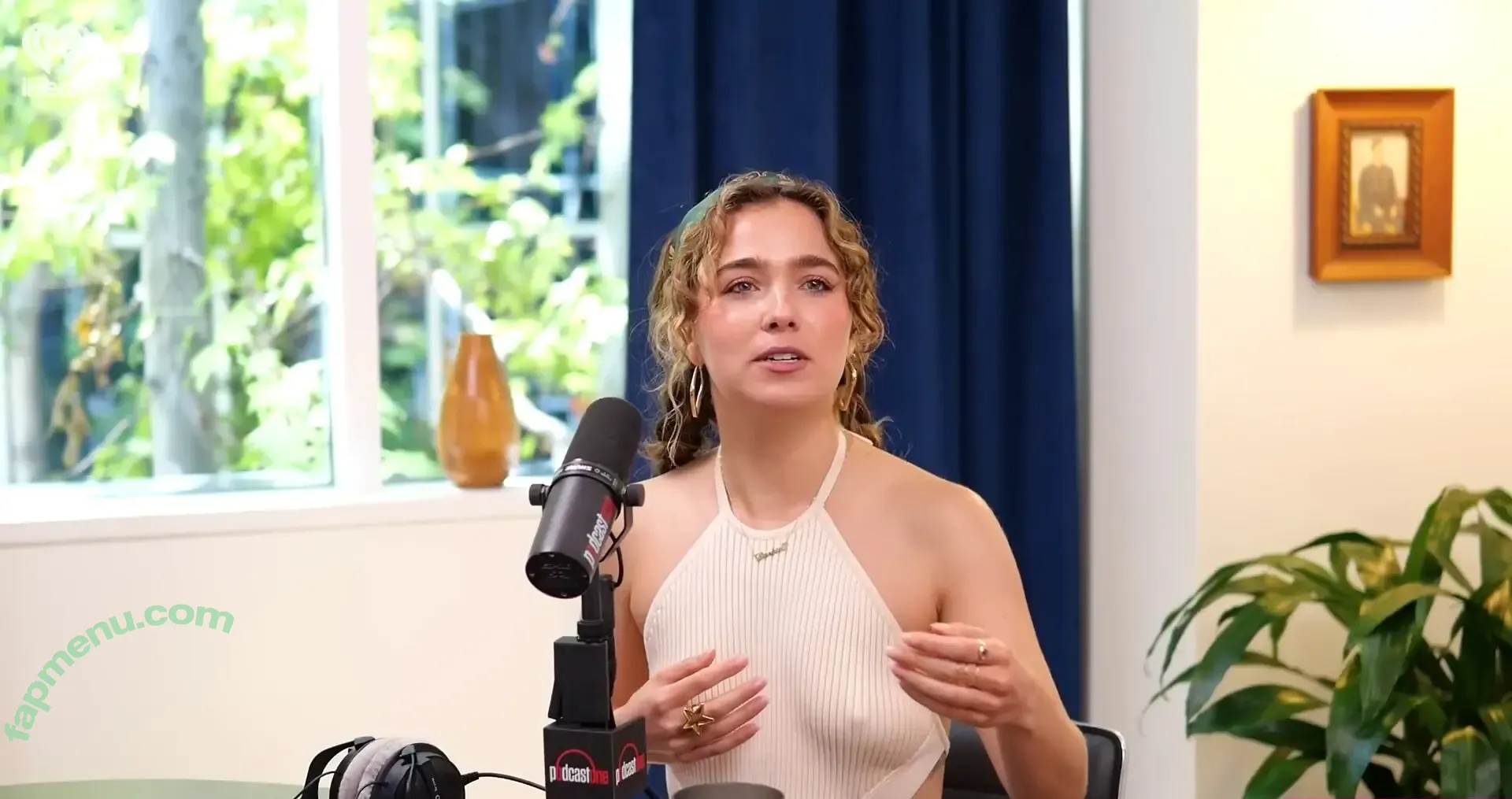 Haley Lu Richardson nude photo #0534 (haleyluhoo)