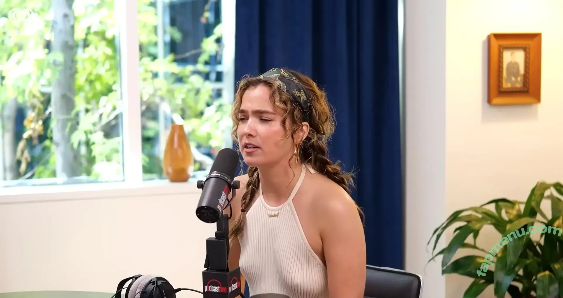 Haley Lu Richardson nude photo #0536 (haleyluhoo)