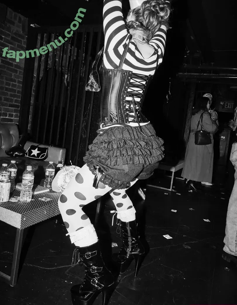 Haley Lu Richardson nude photo #0540 (haleyluhoo)