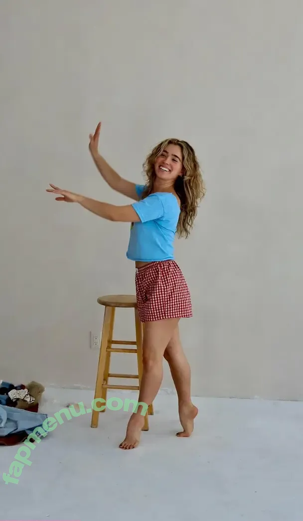 Haley Lu Richardson nude photo #0579 (haleyluhoo)