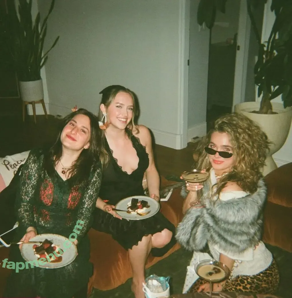 Haley Lu Richardson nude photo #0583 (haleyluhoo)