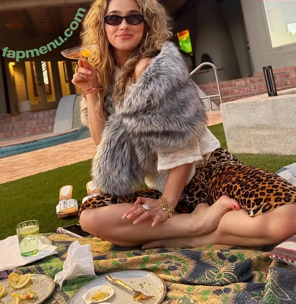 Haley Lu Richardson nude photo #0584 (haleyluhoo)