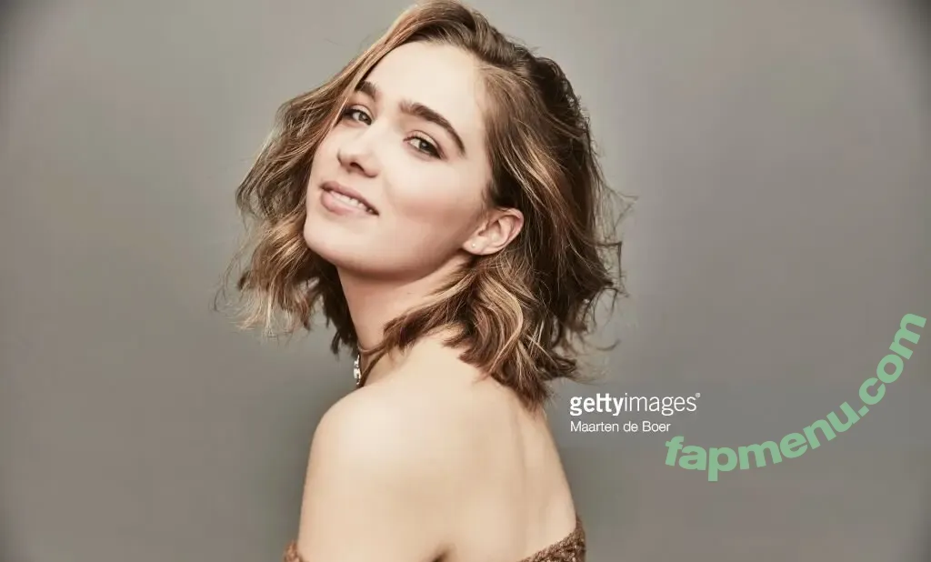 Haley Lu Richardson nude photo #0595 (haleyluhoo)