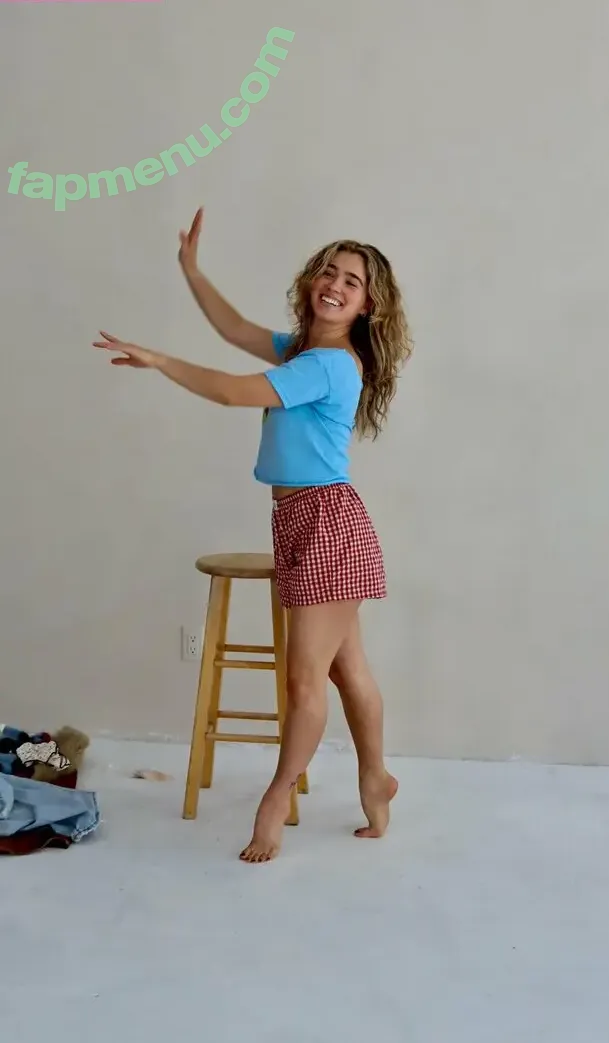 Haley Lu Richardson nude photo #0605 (haleyluhoo)