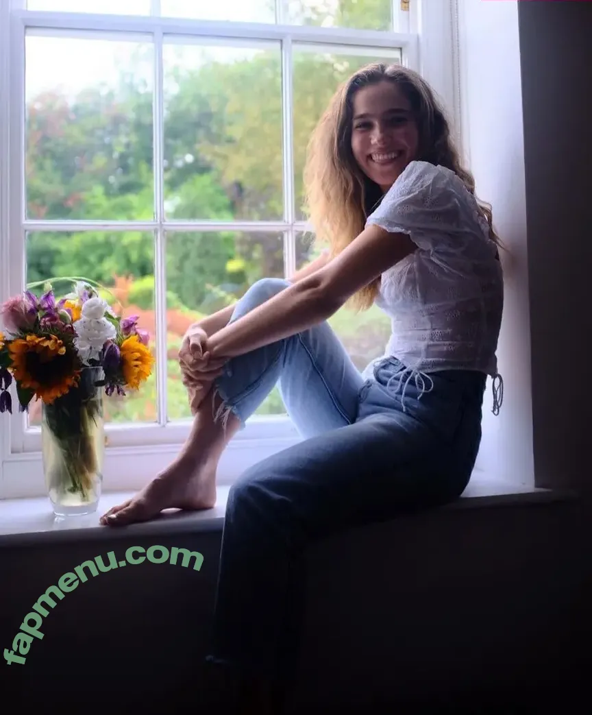 Haley Lu Richardson nude photo #0606 (haleyluhoo)