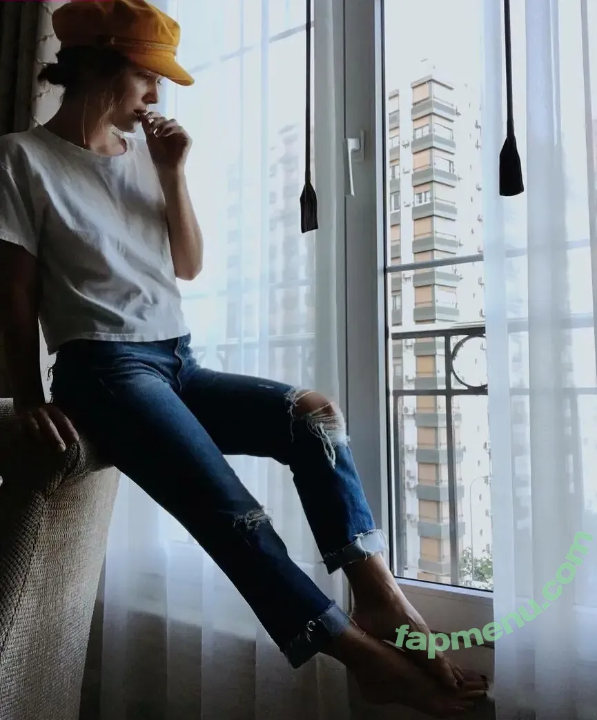 Haley Lu Richardson nude photo #0612 (haleyluhoo)