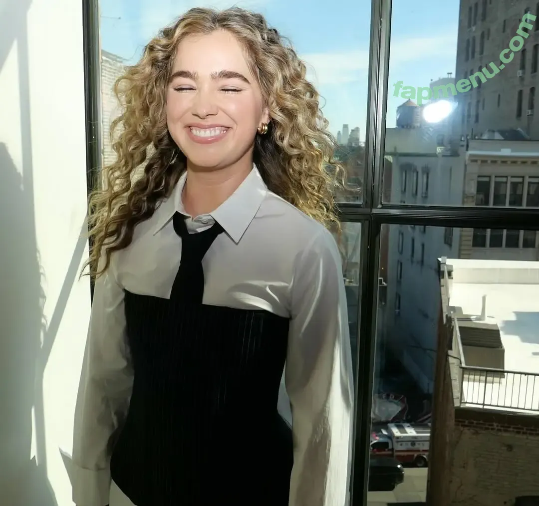 Haley Lu Richardson nude photo #0623 (haleyluhoo)