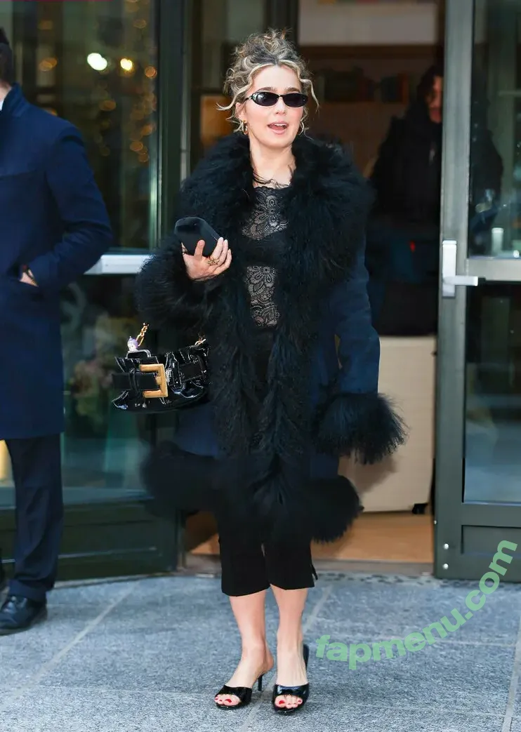 Haley Lu Richardson nude photo #0627 (haleyluhoo)