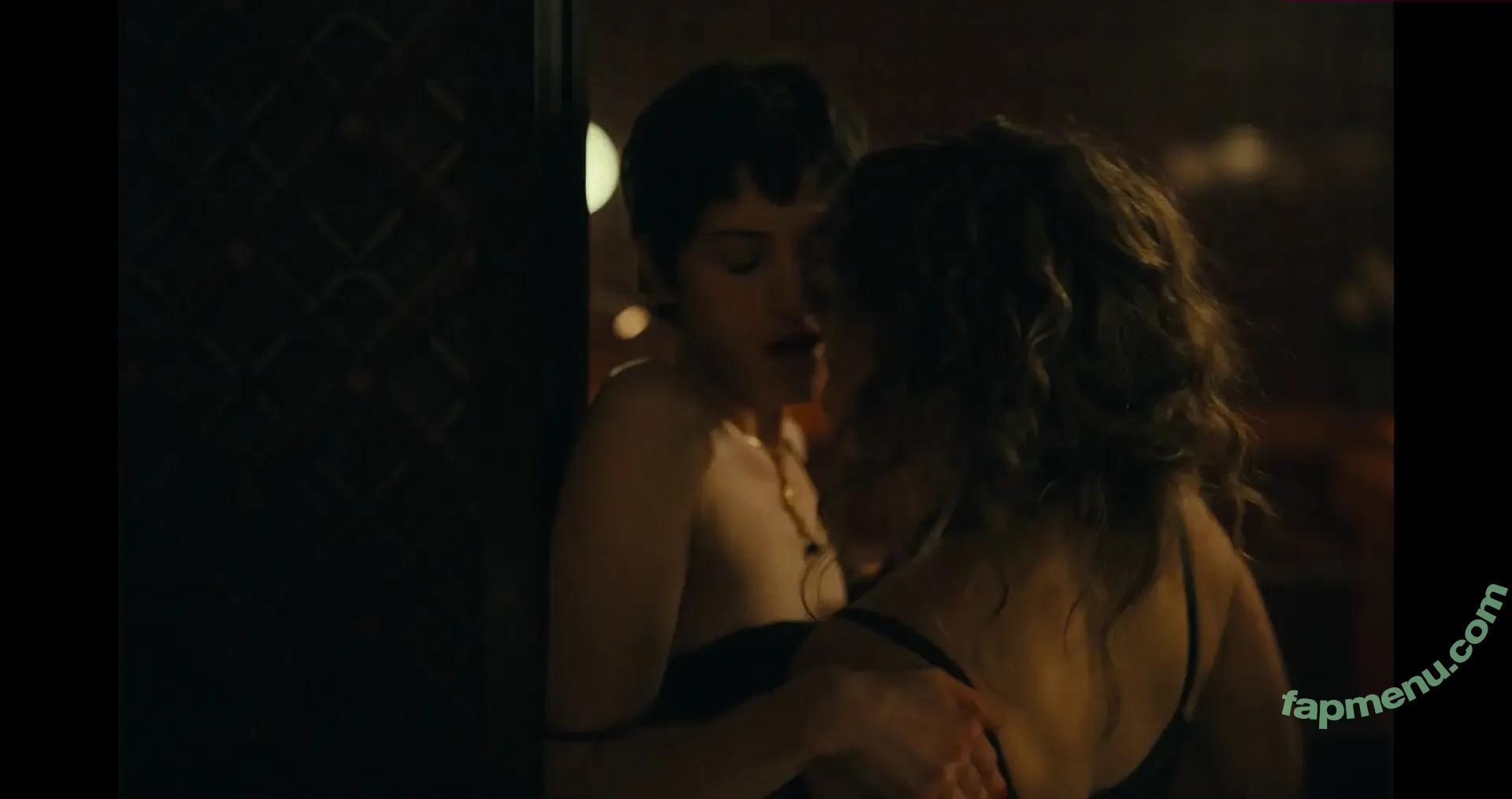 Haley Lu Richardson nude photo #0672 (haleyluhoo)