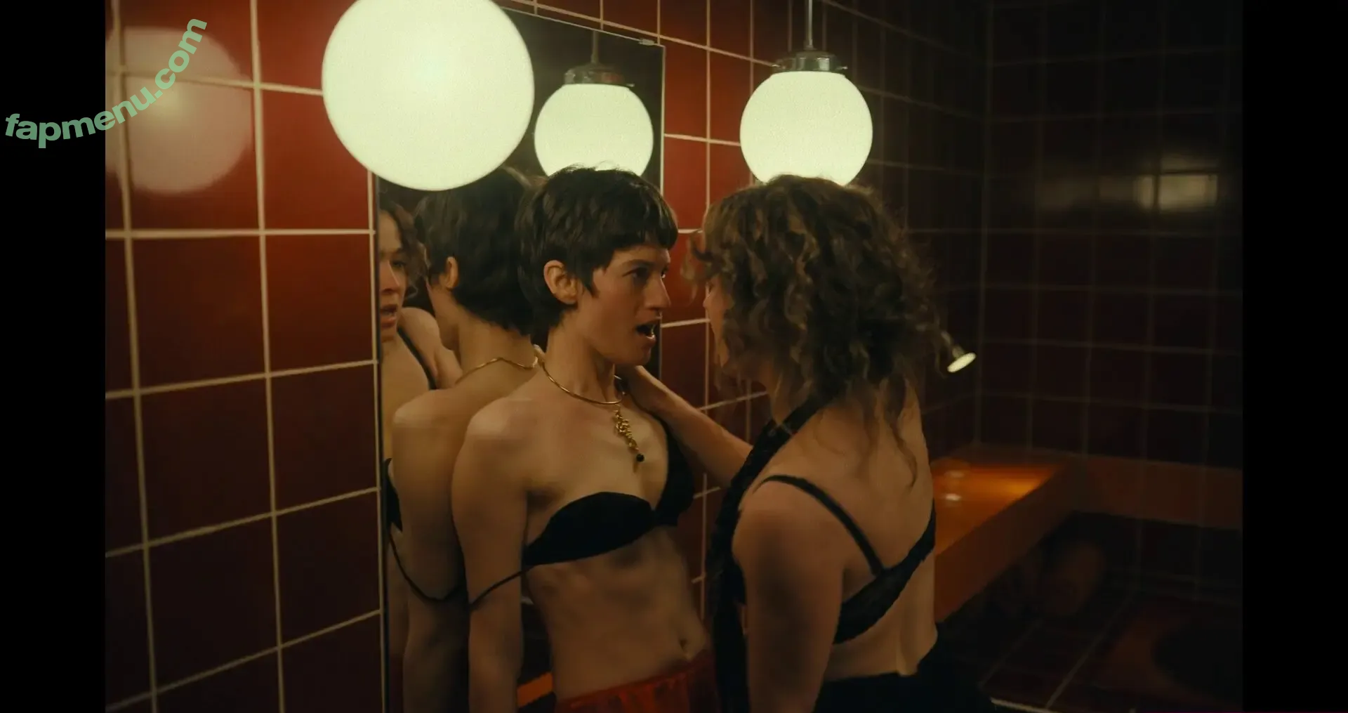 Haley Lu Richardson nude photo #0674 (haleyluhoo)