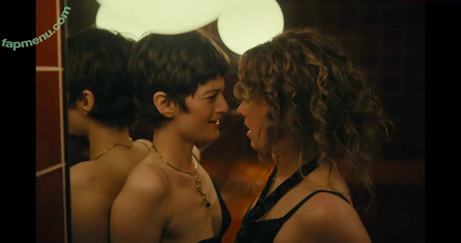 Haley Lu Richardson nude photo #0675 (haleyluhoo)