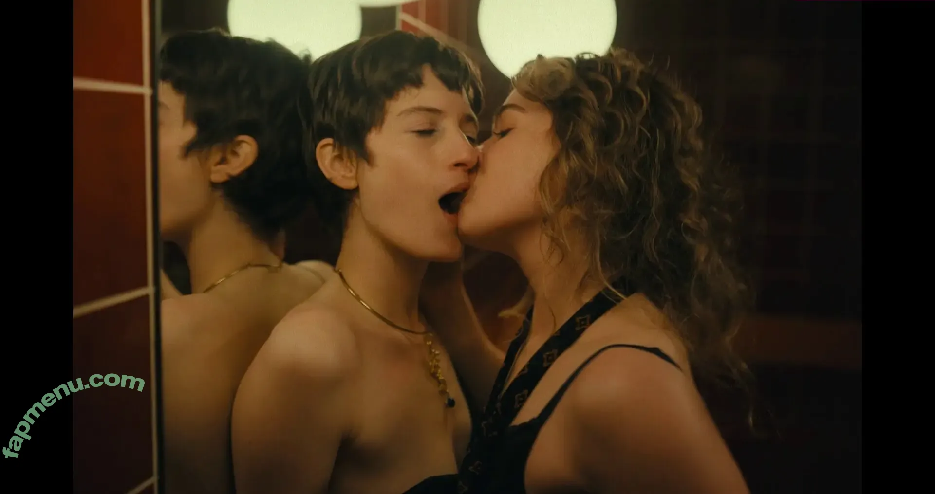 Haley Lu Richardson nude photo #0676 (haleyluhoo)