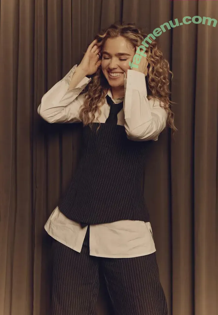 Haley Lu Richardson nude photo #0679 (haleyluhoo)