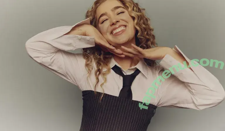 Haley Lu Richardson nude photo #0681 (haleyluhoo)