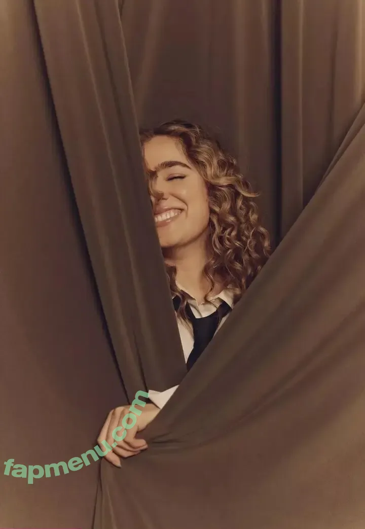 Haley Lu Richardson nude photo #0699 (haleyluhoo)