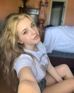Haley Z / highonhaley / zoomerhaleyy nude photo #0069
