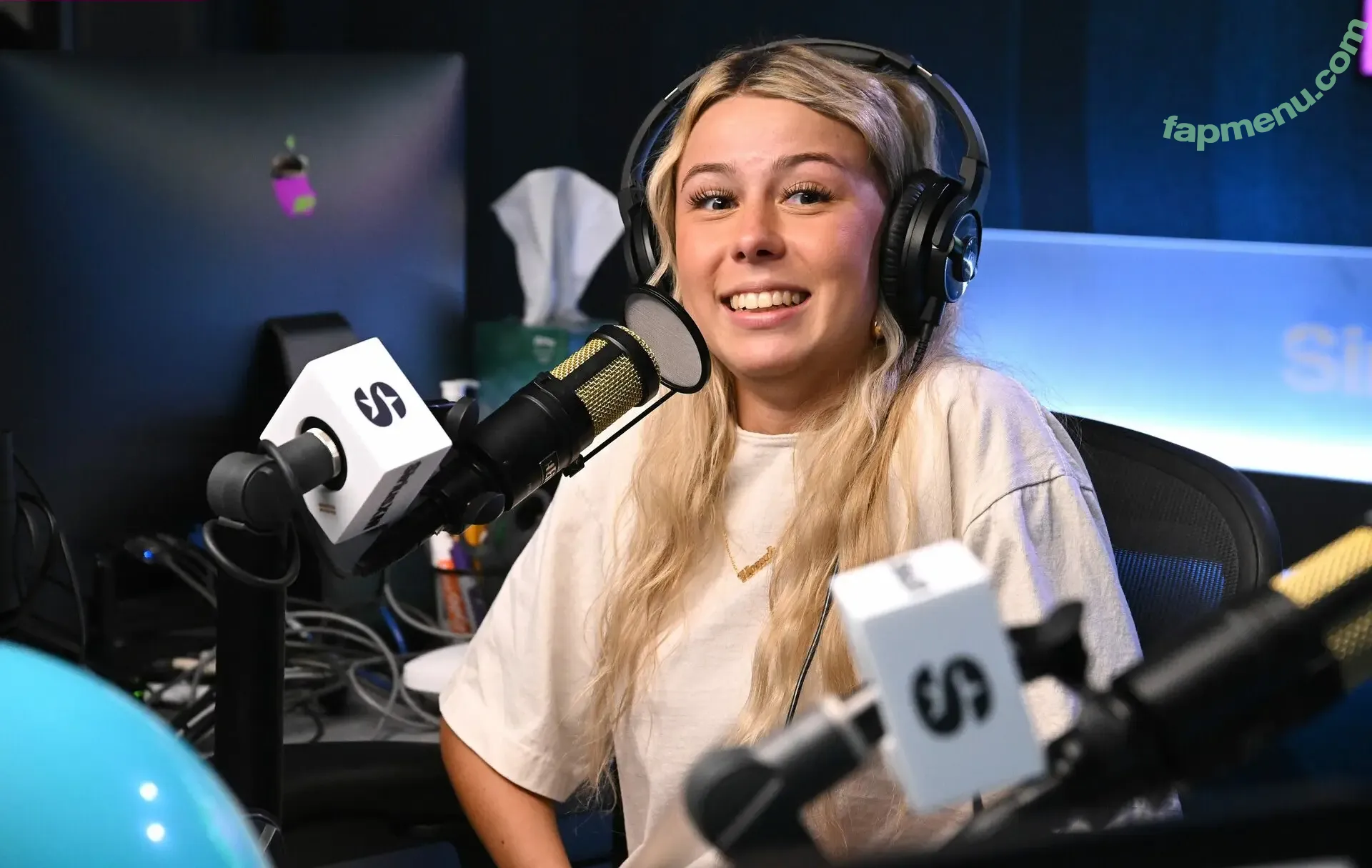 halieywelch nude photo #0011 (halieywelch)