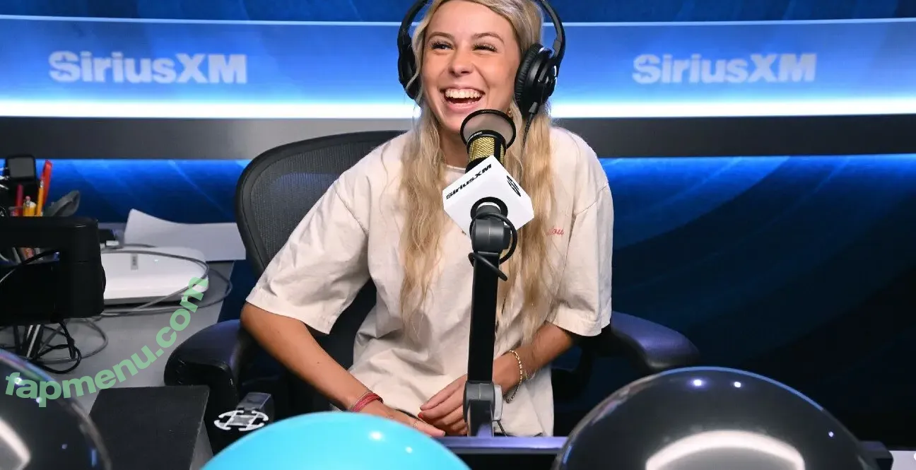 halieywelch nude photo #0012 (halieywelch)