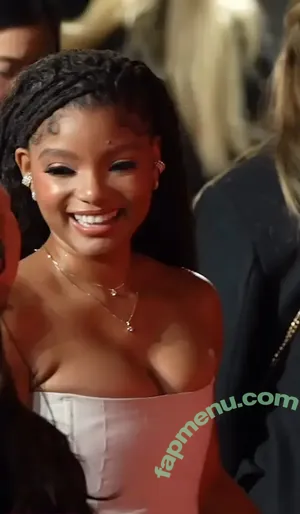 Halle Bailey / chloebaileyyy / hallebailey nude photo #0259