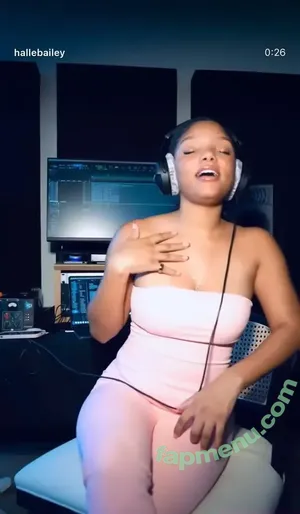Halle Bailey / chloebaileyyy / hallebailey nude photo #0020