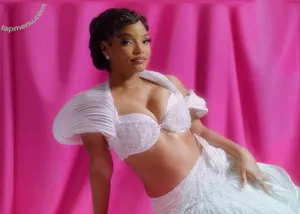 Halle Bailey / chloebaileyyy / hallebailey nude photo #0028