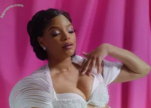Halle Bailey / chloebaileyyy / hallebailey nude photo #0034