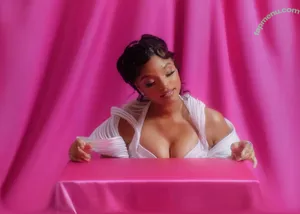 Halle Bailey / chloebaileyyy / hallebailey nude photo #0037