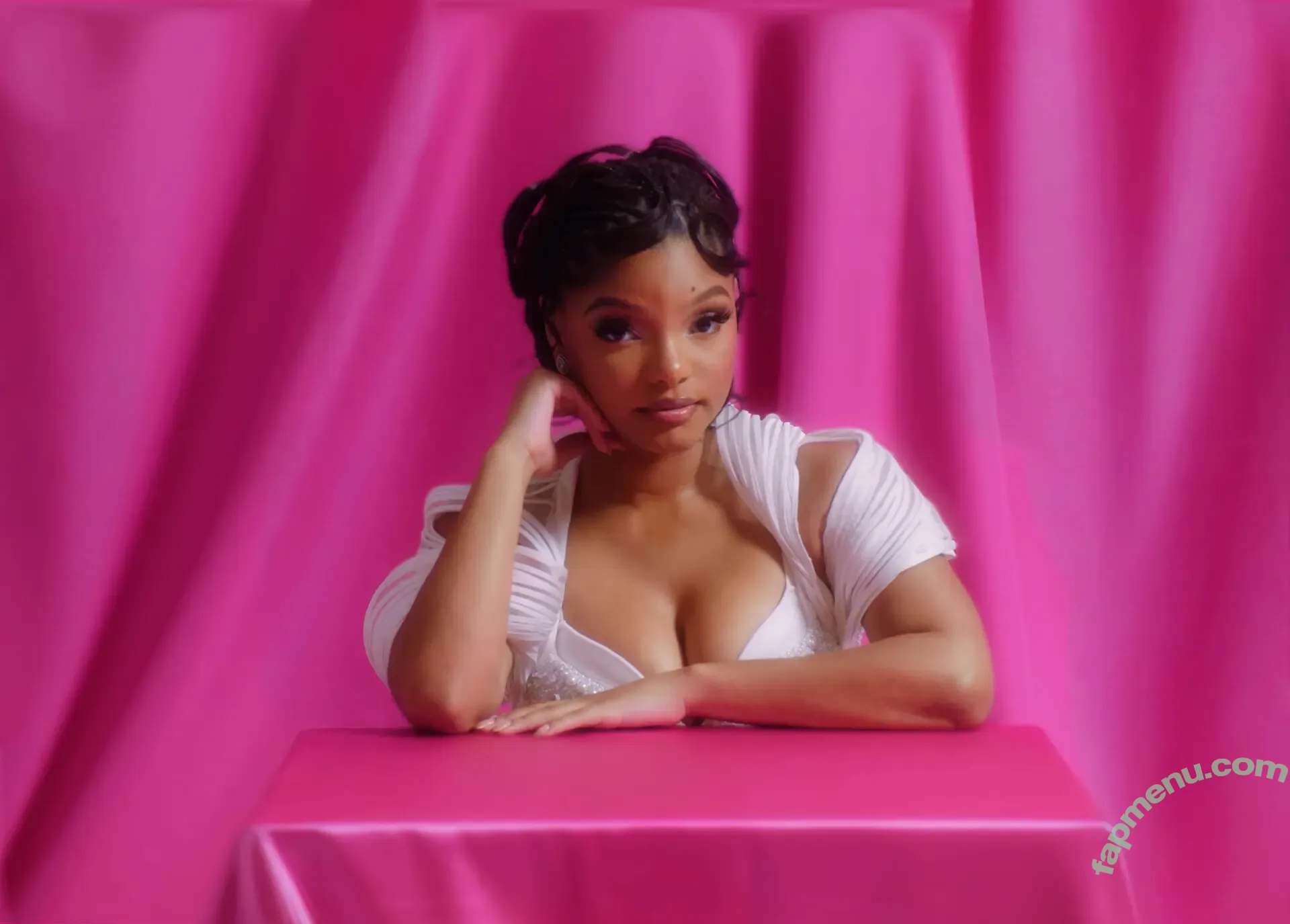 Halle Bailey nude photo #0025 (chloebaileyyy / hallebailey)