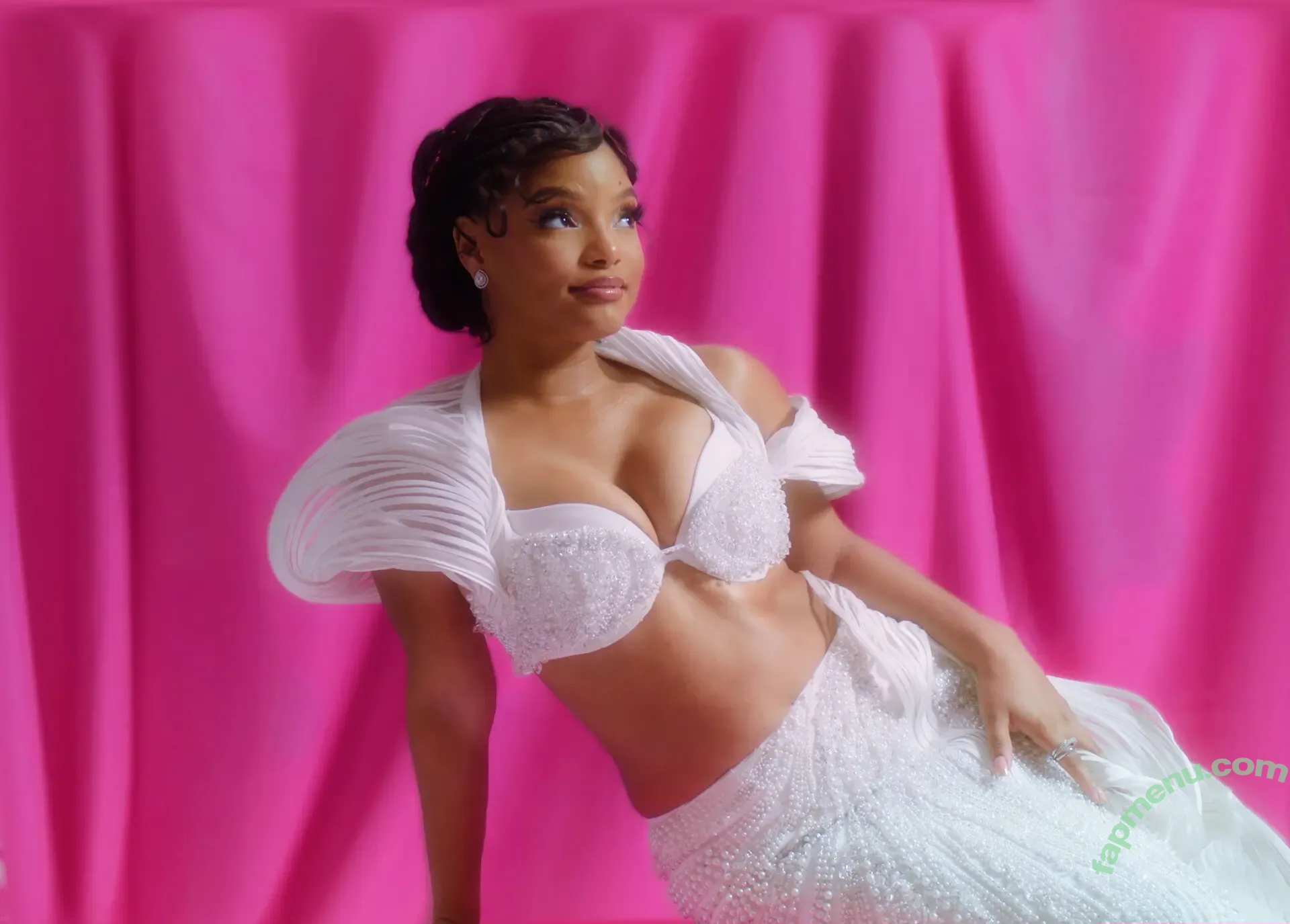 Halle Bailey nude photo #0027 (chloebaileyyy / hallebailey)