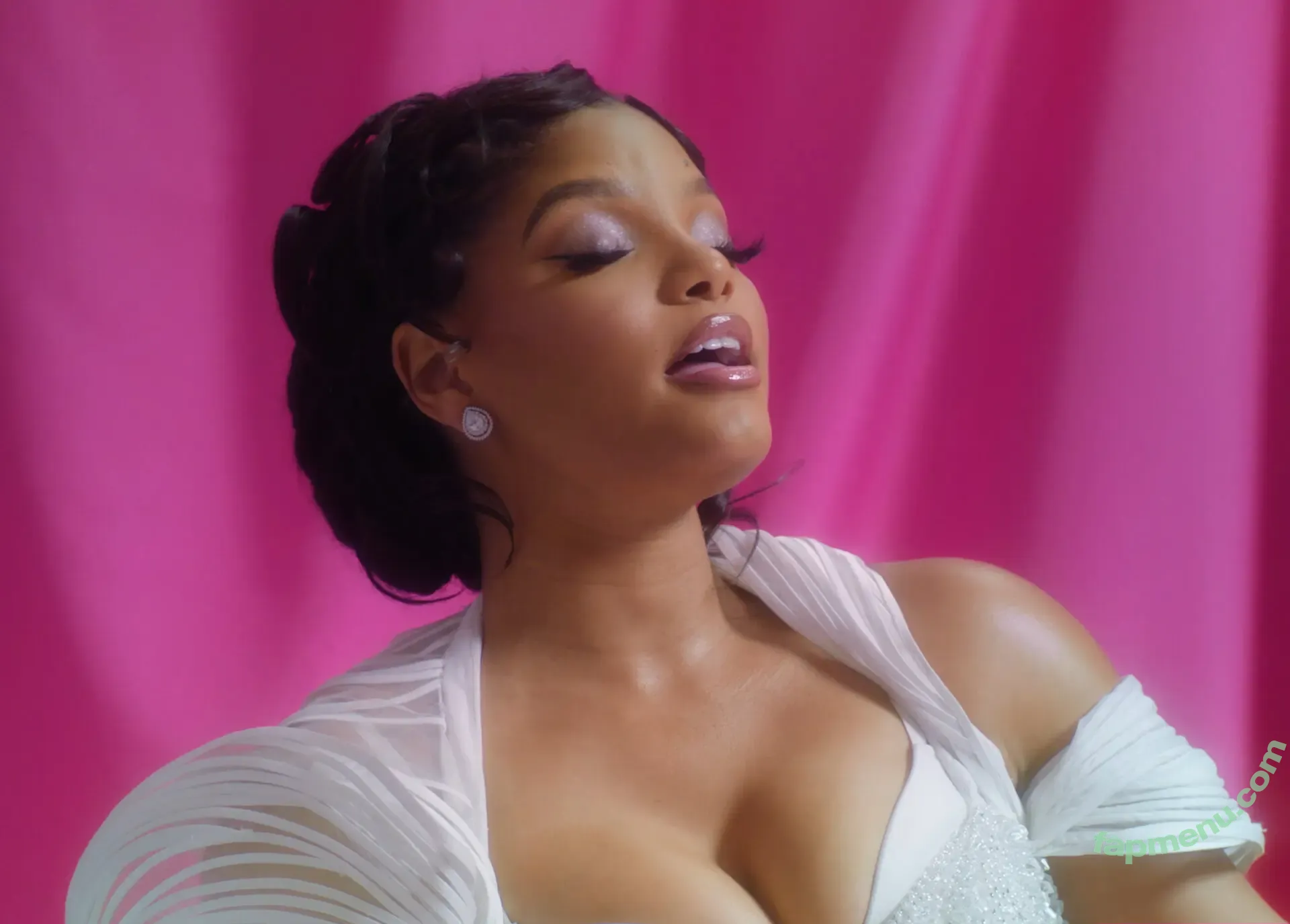 Halle Bailey nude photo #0032 (chloebaileyyy / hallebailey)