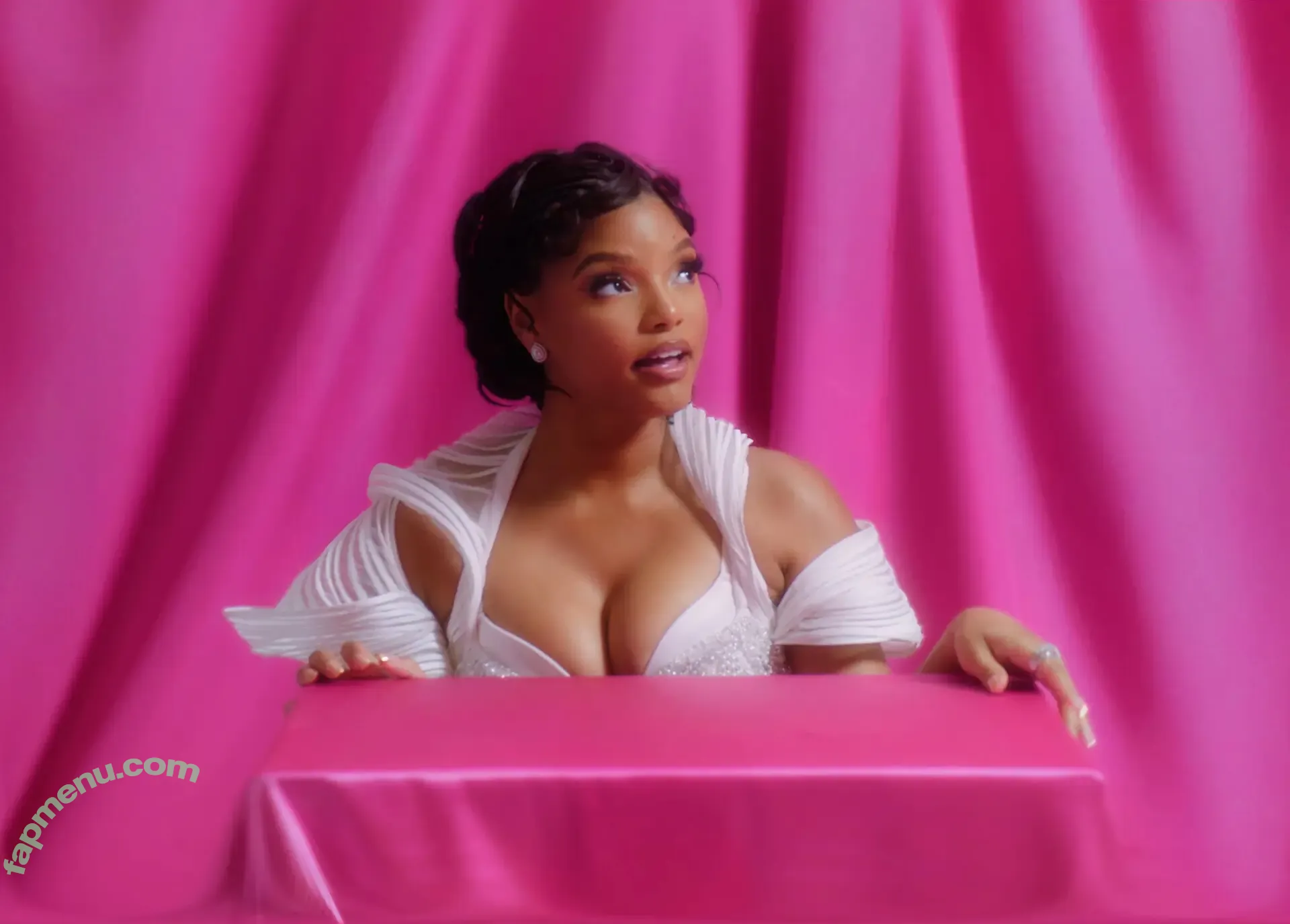 Halle Bailey nude photo #0038 (chloebaileyyy / hallebailey)