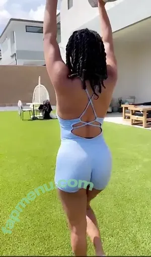 Halle Bailey / chloebaileyyy / hallebailey nude photo #0154