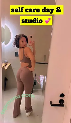 Halle Bailey / chloebaileyyy / hallebailey nude photo #0161