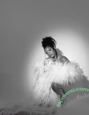 Halle Bailey / Little Mermaid / hallebailey nude photo #0185