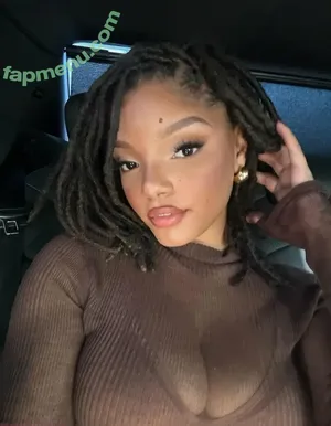 Halle Bailey / Little Mermaid / chloebaileyyy / hallebailey nude photo #0247