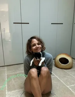 Halle Berry / halleberry / hberry01 nude photo #0872