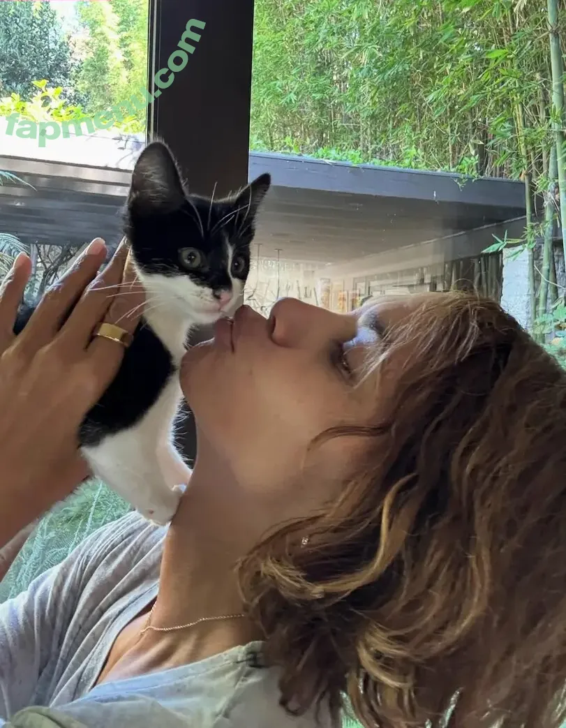 Halle Berry nude photo #0874 (halleberry / hberry01)