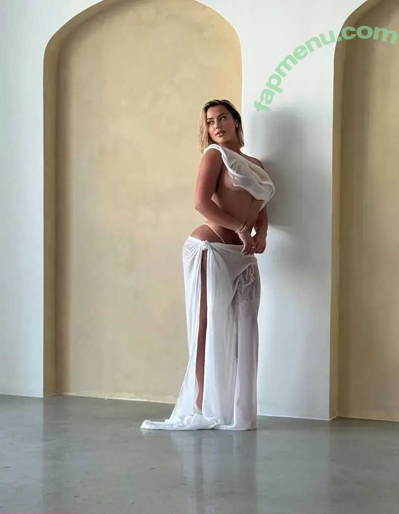 Halle Payne nude photo #0002 (hallepayne / hallepaynee)