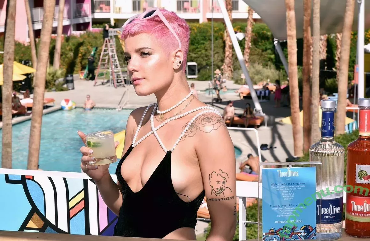 Halsey nude photo #0222 (iamhalsey / yammahaaa)