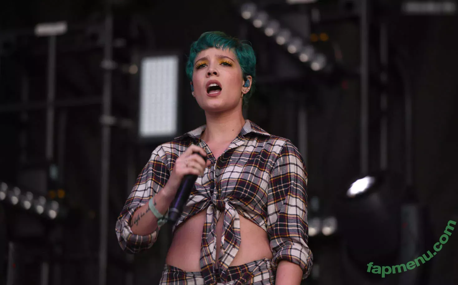 Halsey nude photo #0727 (iamhalsey / yammahaaa)